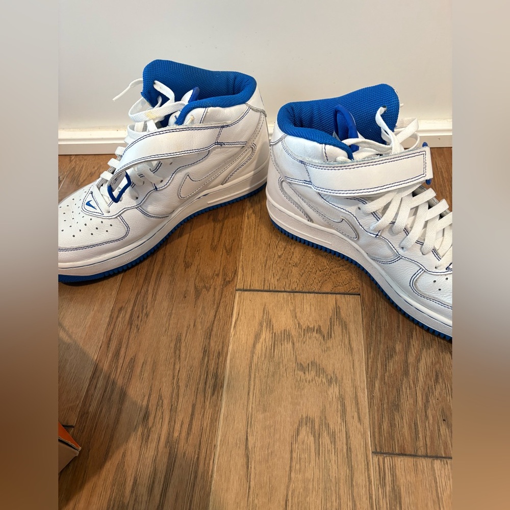 Air Force One Mid blue & white